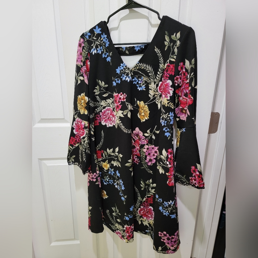 Black & Vivid Floral Bell Sleeve Short Dress